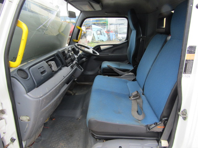 MITSUBISHI FUSO 7C15/18 CAB 2012 - 운전실 트럭 용 : 사진 3 MITSUBISHI FUSO 7C15/18 CAB 2012 - 운전실 트럭 용 : 사진 3