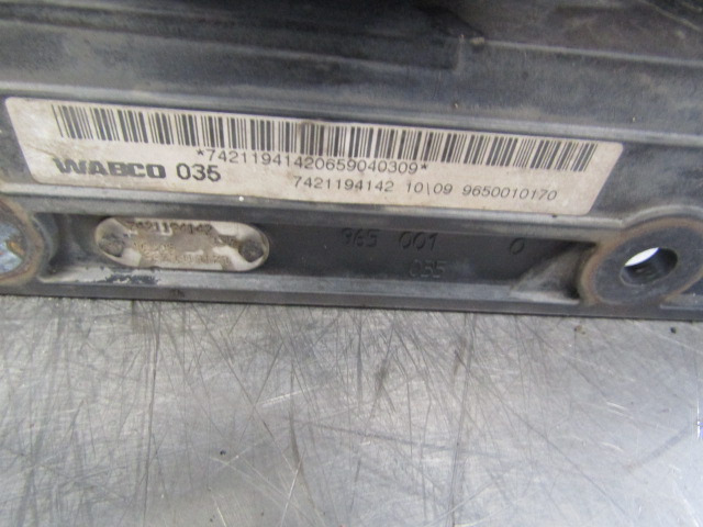 VOLVO FE BRAKE AND CLUTCH PEDAL BOX WABCO P/NO 7421194142 - 브레이크 부품 트럭 용 : 사진 2 VOLVO FE BRAKE AND CLUTCH PEDAL BOX WABCO P/NO 7421194142 - 브레이크 부품 트럭 용 : 사진 2
