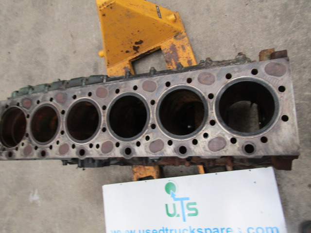 VOLVO FH13A ENGINE BLOCK ( NEEDS 1 LINER) - 엔진 및 부품 트럭 용 : 사진 2 VOLVO FH13A ENGINE BLOCK ( NEEDS 1 LINER) - 엔진 및 부품 트럭 용 : 사진 2