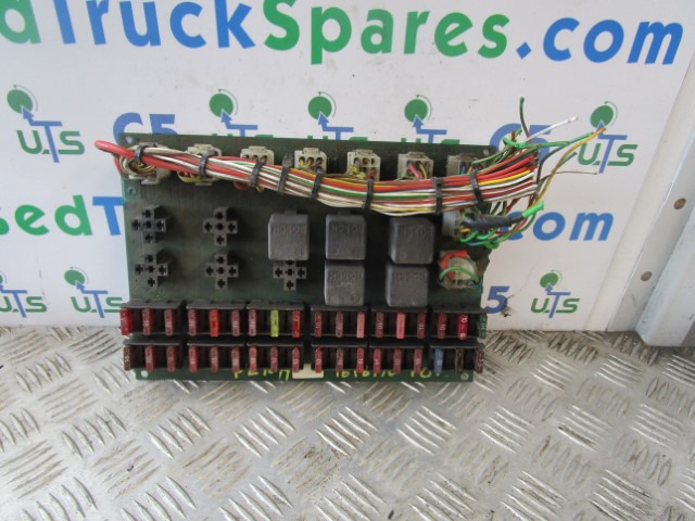 VOLVO FL10/FL7 FUSEBOARD 1618770-P01 - 전기 설비 트럭 용 : 사진 1 VOLVO FL10/FL7 FUSEBOARD 1618770-P01 - 전기 설비 트럭 용 : 사진 1