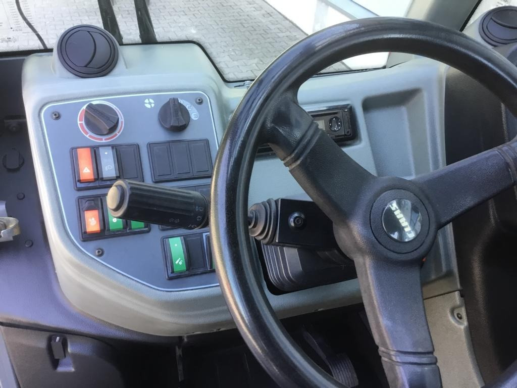 로더 CLAAS SCORPION 7044 VARIPOWER : 사진 17