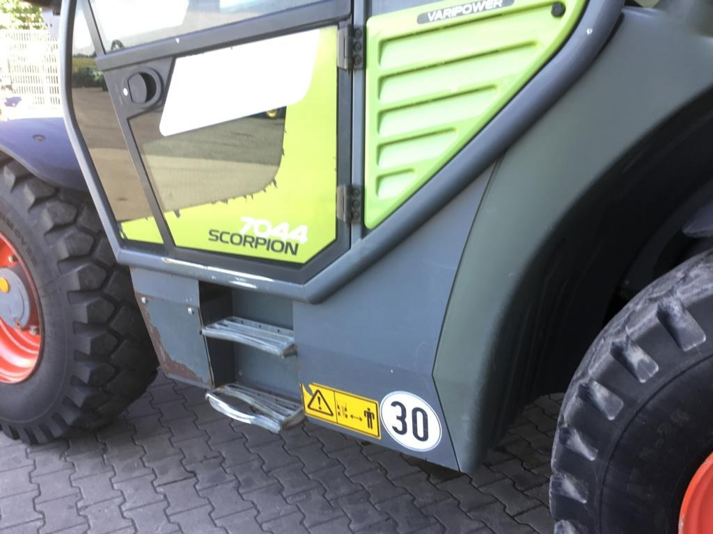로더 CLAAS SCORPION 7044 VARIPOWER : 사진 12