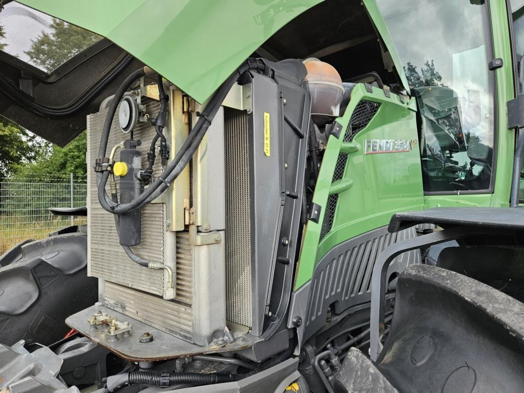 Fendt 824 Vario ProfiPlus - 장궤형 트랙터 : 사진 4 Fendt 824 Vario ProfiPlus - 장궤형 트랙터 : 사진 4
