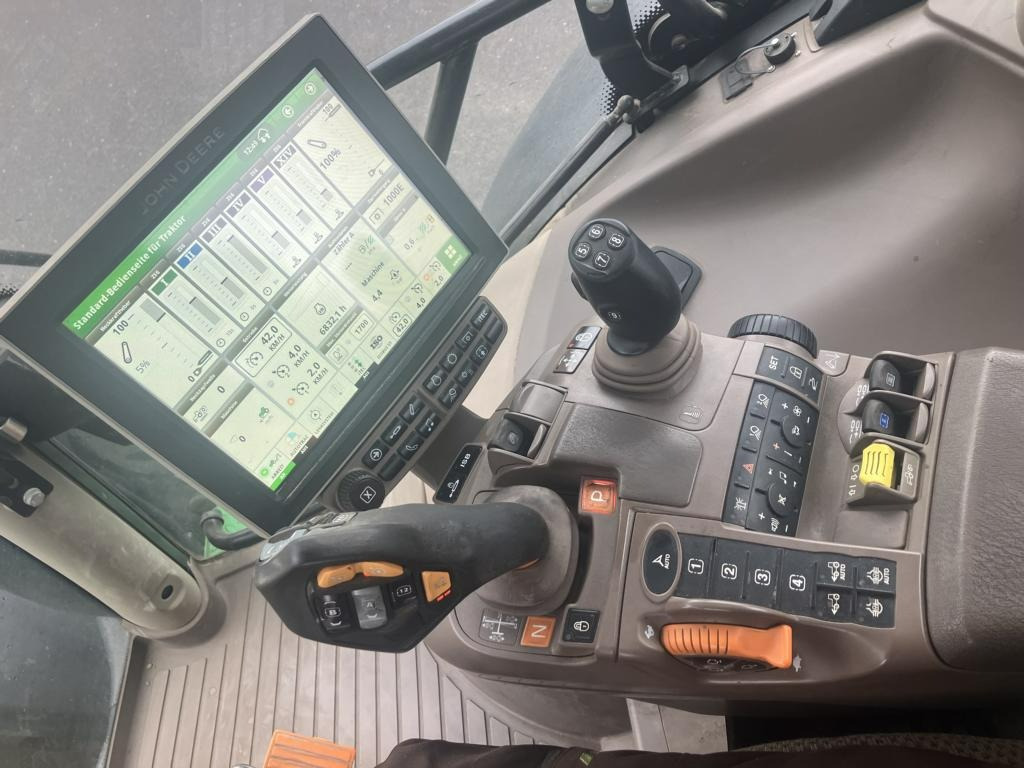 장궤형 트랙터 John Deere 6250R : 사진 9 장궤형 트랙터 John Deere 6250R : 사진 9