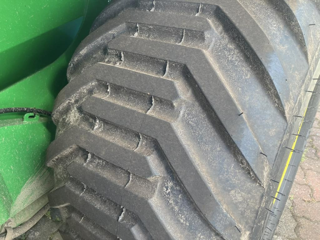 John Deere FESTKAMMER-KOMBIPRESSE C441R - 건초 및 목초 장비 : 사진 2 John Deere FESTKAMMER-KOMBIPRESSE C441R - 건초 및 목초 장비 : 사진 2