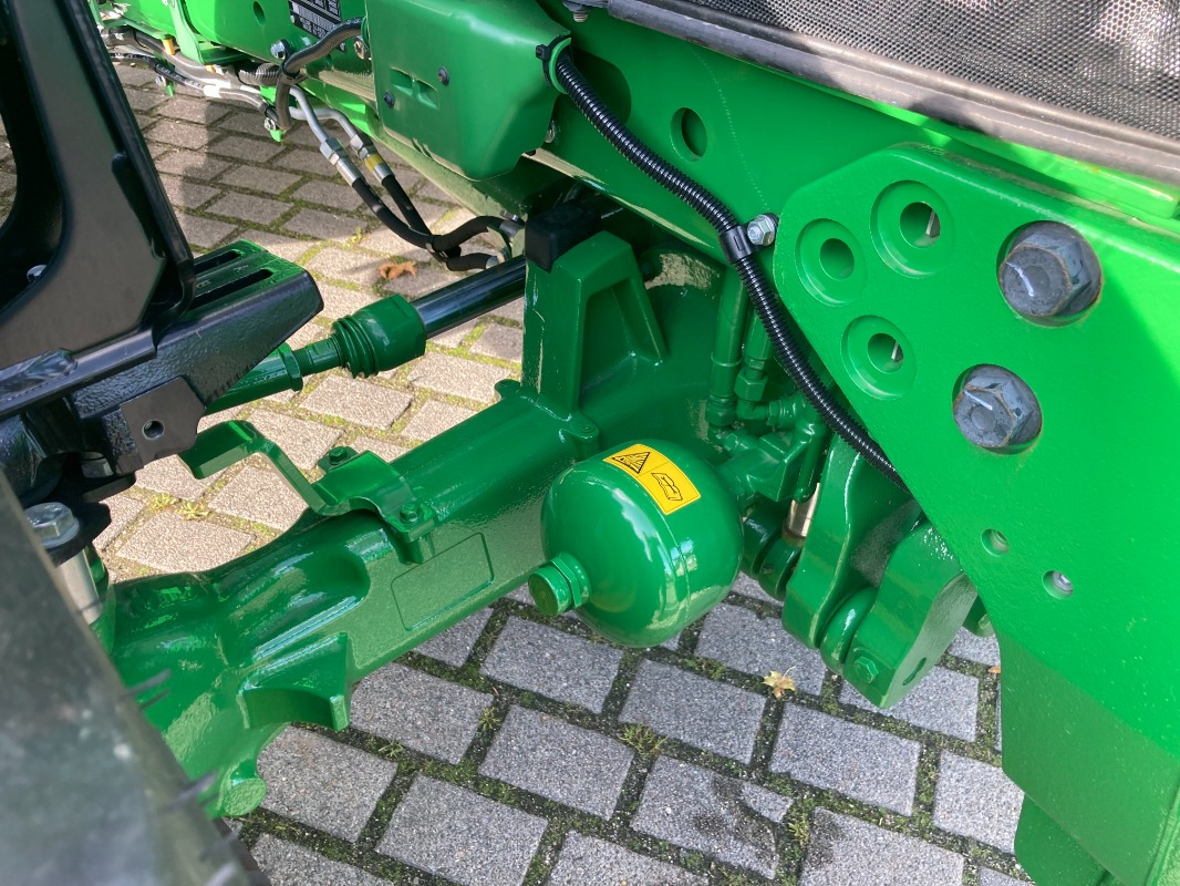 신규 장궤형 트랙터 John Deere TRAKTOR 6120M MIT KABINE : 사진 15