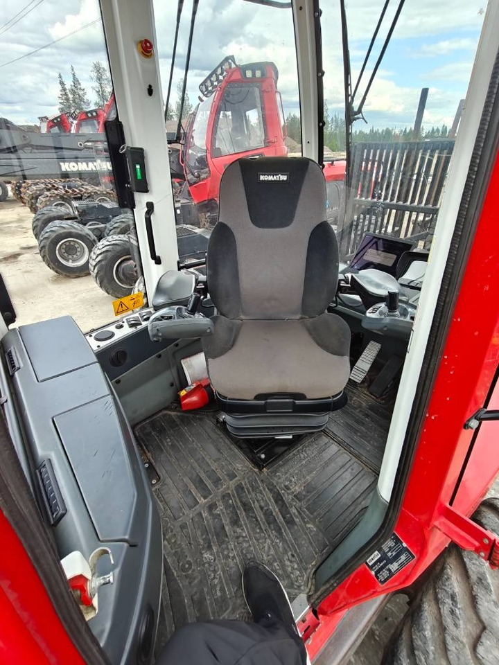 포워더 Komatsu 865 : 사진 14