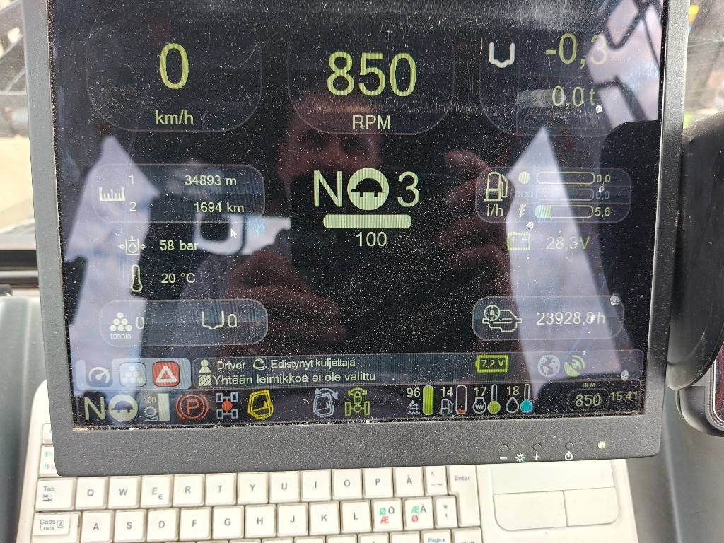 포워더 Komatsu 865 : 사진 9