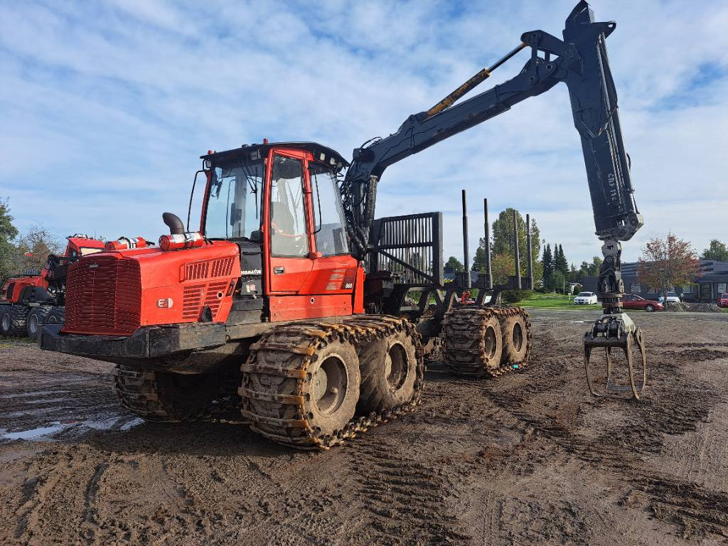 포워더 Komatsu 865 : 사진 1