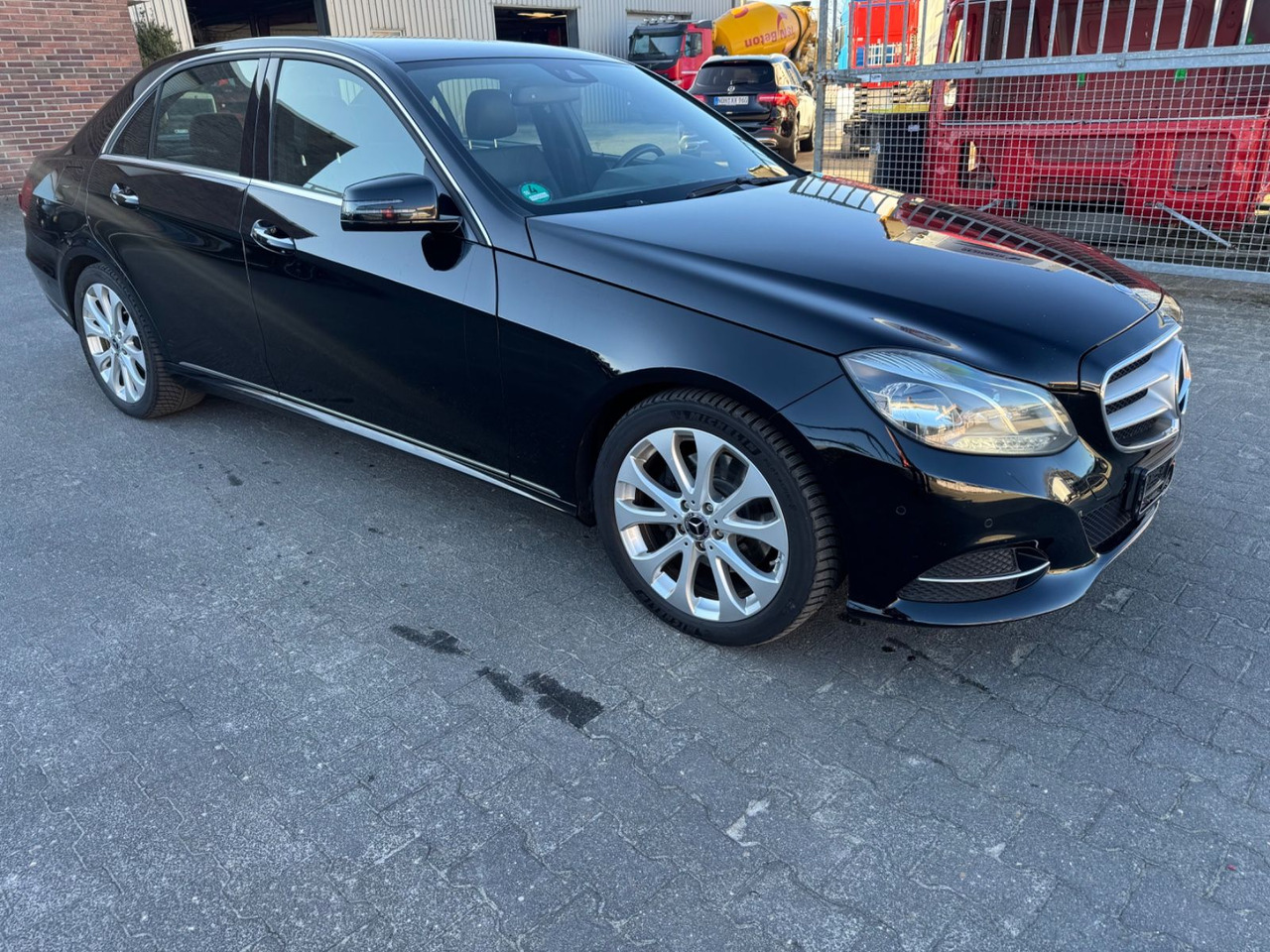 Mercedes-Benz E 350 BlueTec 4Matic Leder/Camera /AHK / Keyless - 차량 : 사진 1 Mercedes-Benz E 350 BlueTec 4Matic Leder/Camera /AHK / Keyless - 차량 : 사진 1
