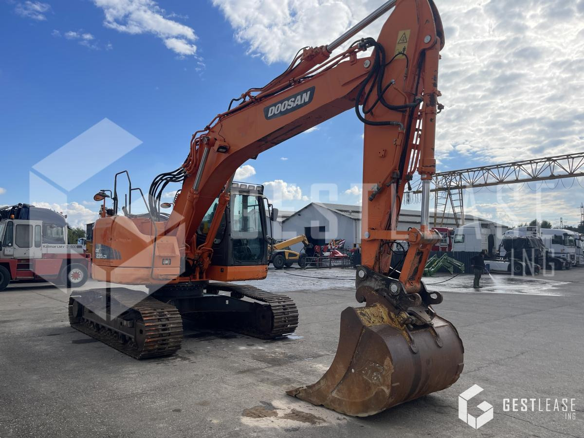 Doosan DX235LC - 크롤러 굴삭기 : 사진 4 Doosan DX235LC - 크롤러 굴삭기 : 사진 4