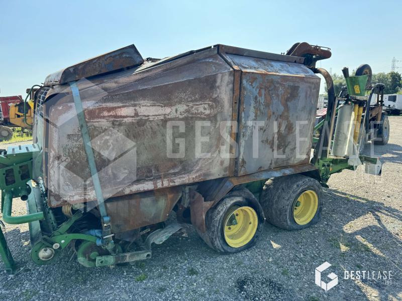 John Deere 744 - 원형 베일러 : 사진 4 John Deere 744 - 원형 베일러 : 사진 4