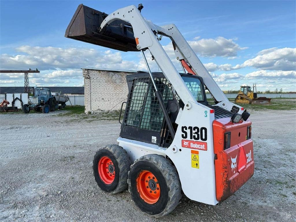 Bobcat S130 - 스키드 스티어 로더 : 사진 5 Bobcat S130 - 스키드 스티어 로더 : 사진 5