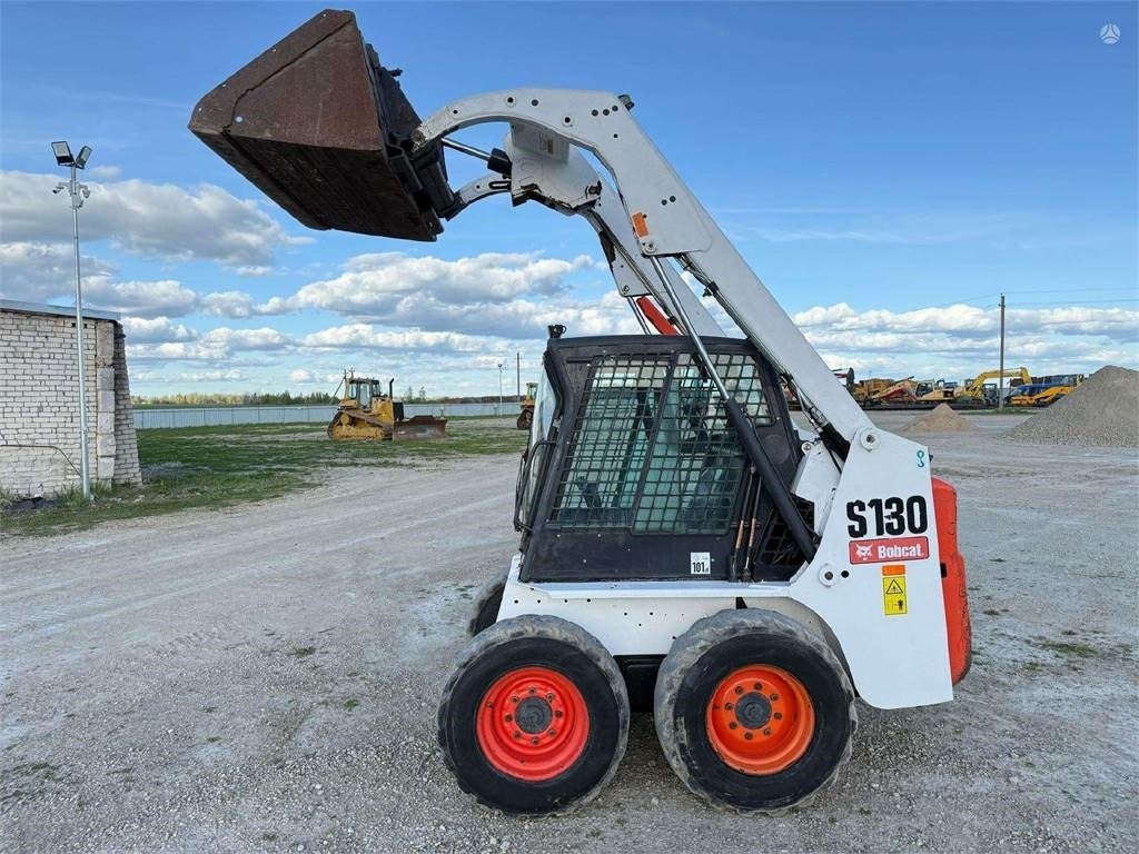 Bobcat S130 - 스키드 스티어 로더 : 사진 4 Bobcat S130 - 스키드 스티어 로더 : 사진 4