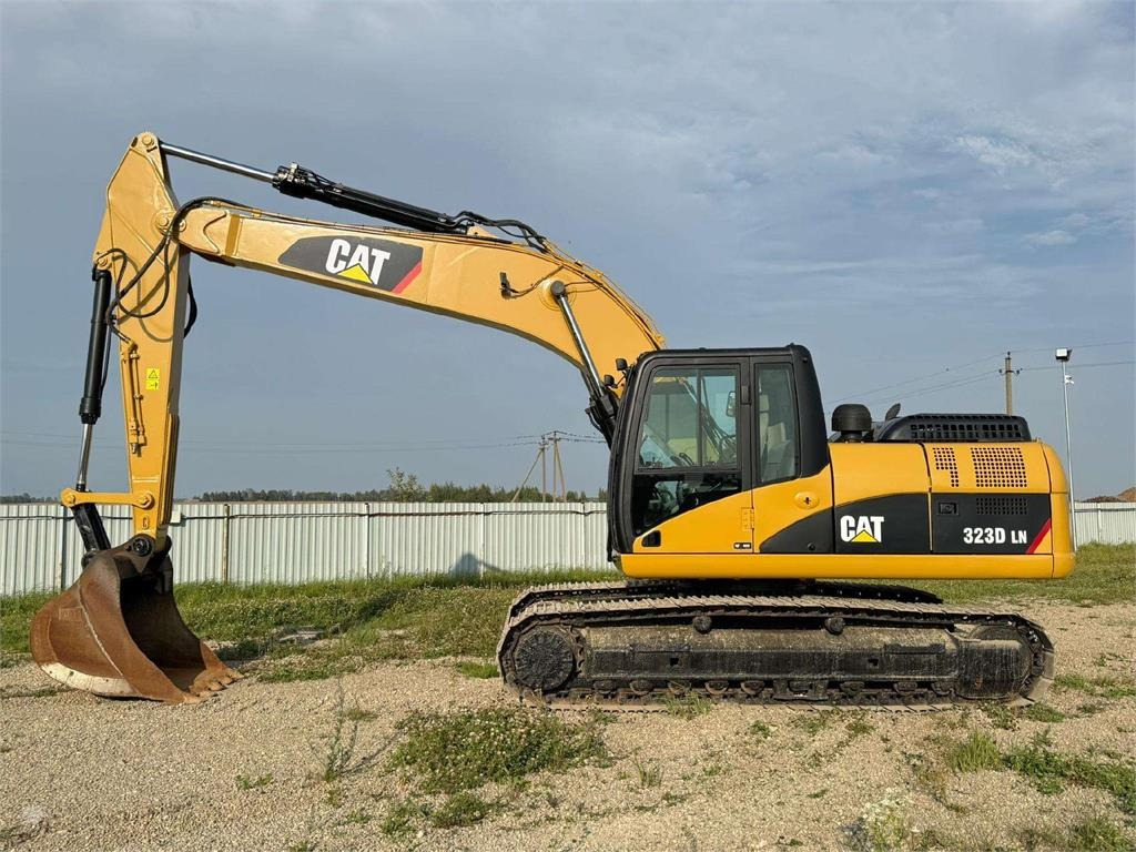 CAT 323 D - 크롤러 굴삭기 : 사진 2 CAT 323 D - 크롤러 굴삭기 : 사진 2