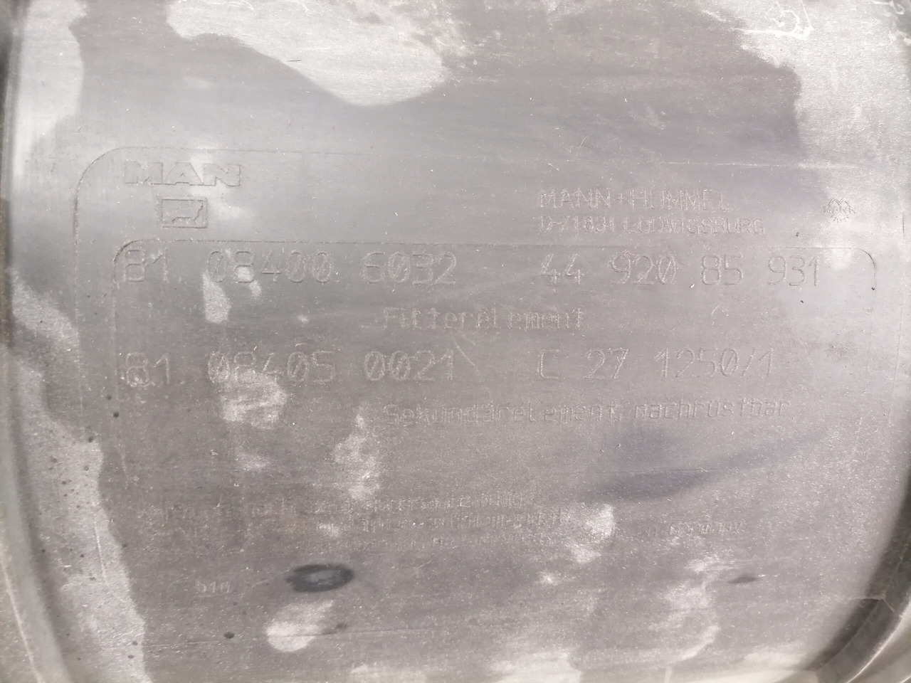 MAN Air filter housing 81084006032 - 공기 흡입 시스템 트럭 용 : 사진 2 MAN Air filter housing 81084006032 - 공기 흡입 시스템 트럭 용 : 사진 2