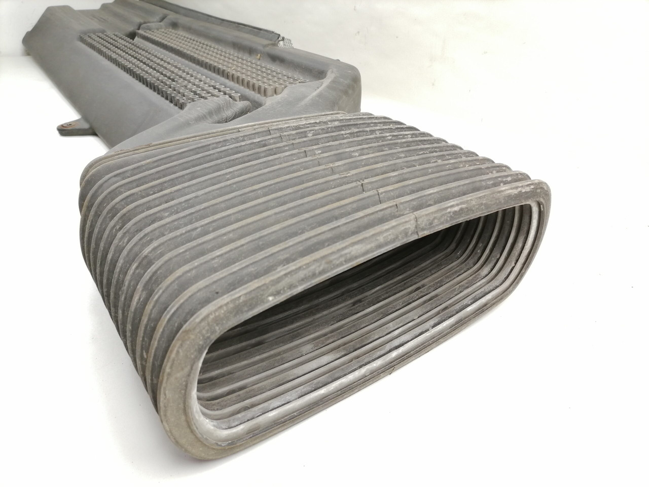 MAN Air intake 81082010400 - 공기 흡입 시스템 트럭 용 : 사진 4 MAN Air intake 81082010400 - 공기 흡입 시스템 트럭 용 : 사진 4