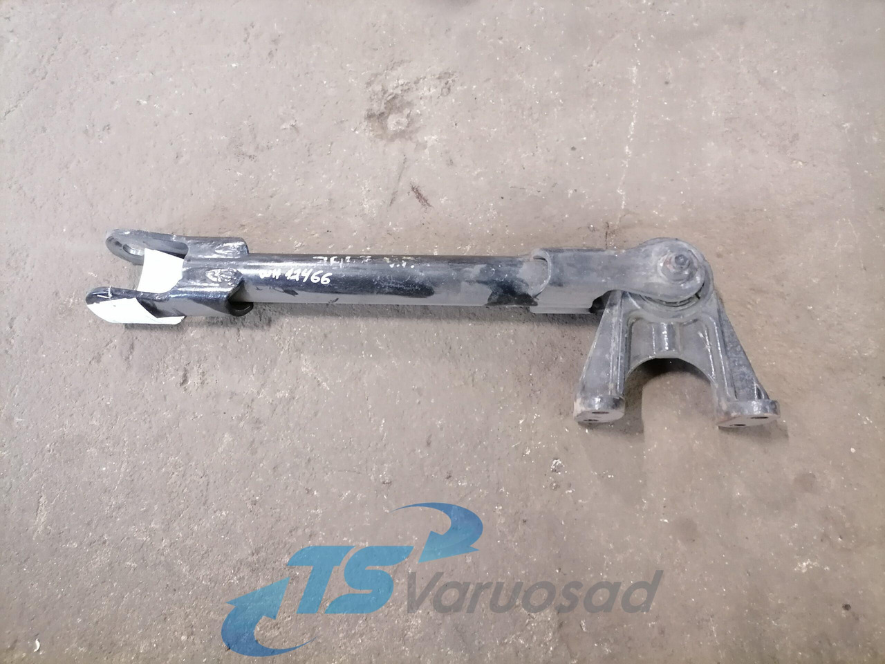 MAN Anti roll bar bracket 81437185111 - 안티 롤 바 트럭 용 : 사진 1 MAN Anti roll bar bracket 81437185111 - 안티 롤 바 트럭 용 : 사진 1