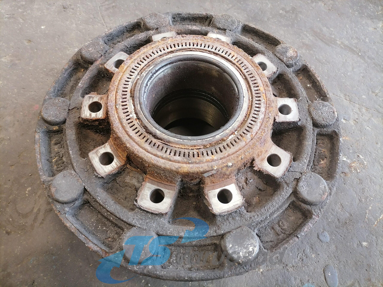 MAN Rear axel hub 81357010155 - 범용 부품 트럭 용 : 사진 5 MAN Rear axel hub 81357010155 - 범용 부품 트럭 용 : 사진 5