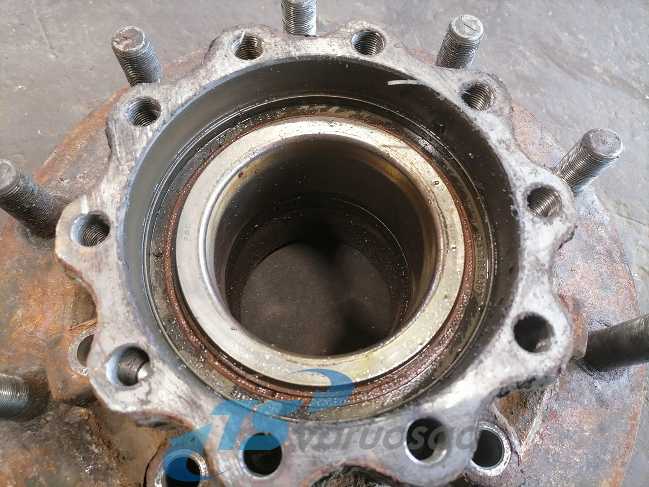 MAN Rear axel hub 81357010155 - 범용 부품 트럭 용 : 사진 3 MAN Rear axel hub 81357010155 - 범용 부품 트럭 용 : 사진 3