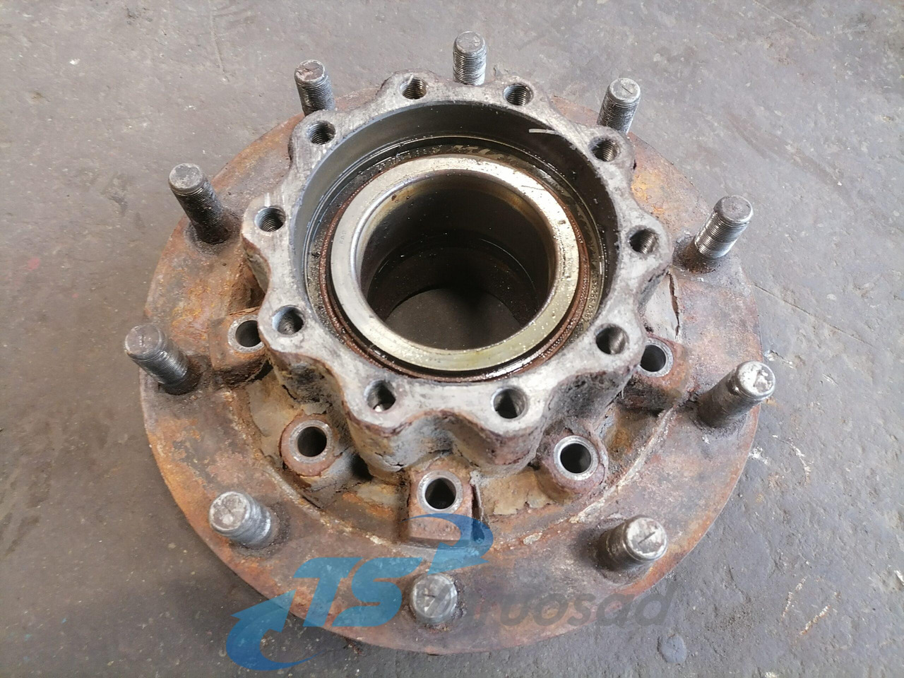 MAN Rear axel hub 81357010155 - 범용 부품 트럭 용 : 사진 1 MAN Rear axel hub 81357010155 - 범용 부품 트럭 용 : 사진 1
