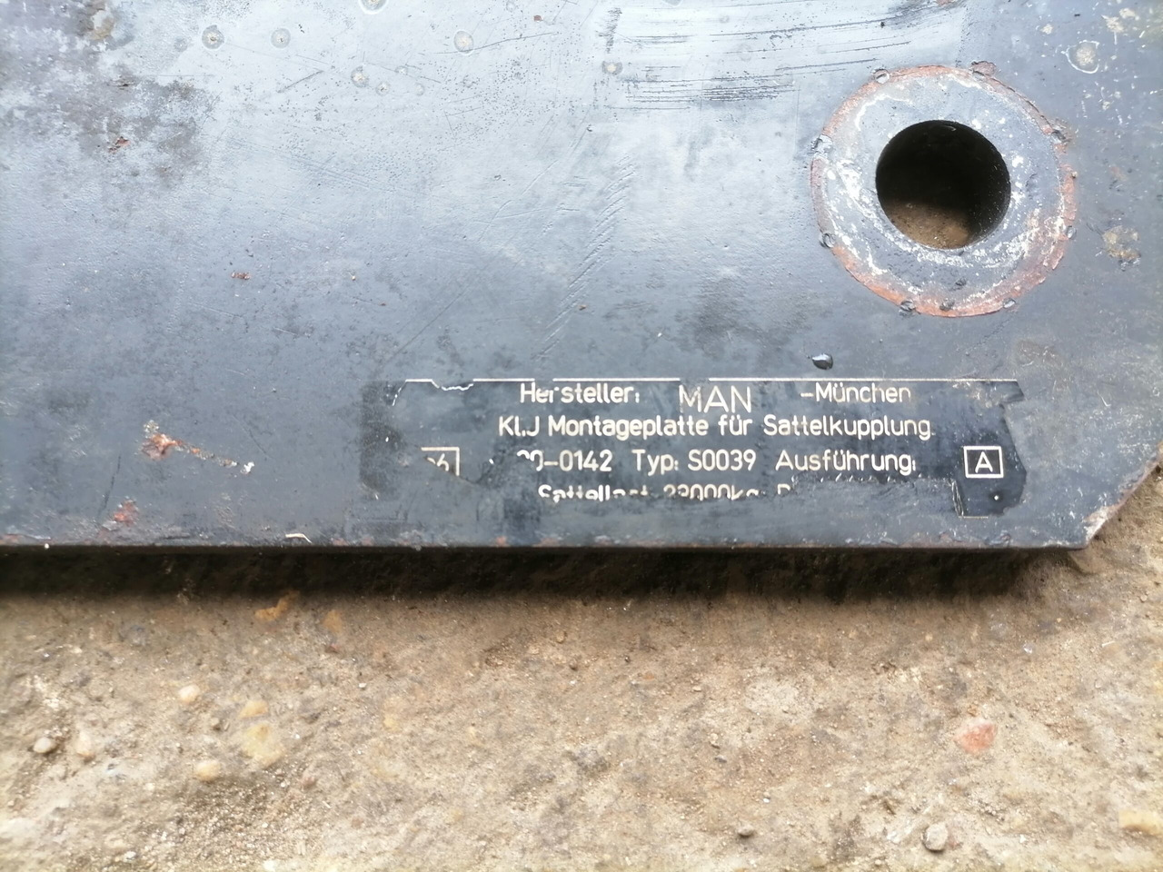 MAN Saddle plate 81427150036 - 예비 휠 커플링 트럭 용 : 사진 4 MAN Saddle plate 81427150036 - 예비 휠 커플링 트럭 용 : 사진 4