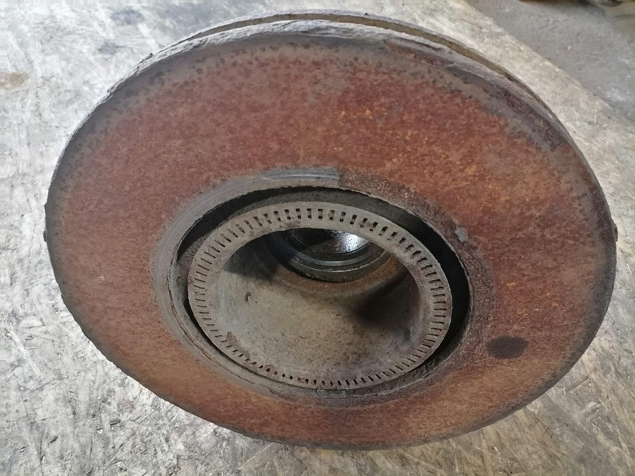 MB Atego truck with wheel hub A9703560301 - 범용 부품 트럭 용 : 사진 2 MB Atego truck with wheel hub A9703560301 - 범용 부품 트럭 용 : 사진 2