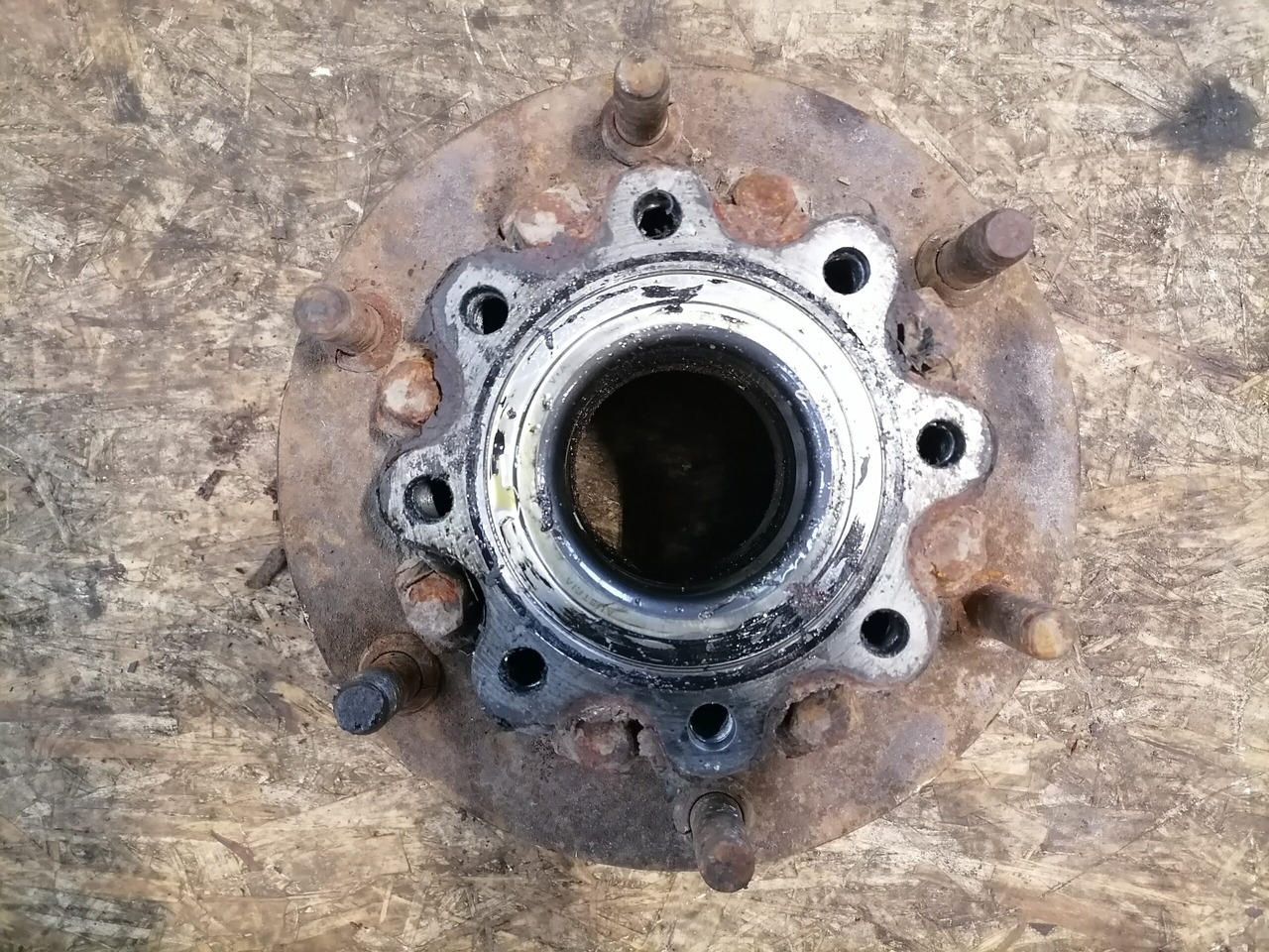 MB Atego truck with wheel hub A9703560301 - 범용 부품 트럭 용 : 사진 4 MB Atego truck with wheel hub A9703560301 - 범용 부품 트럭 용 : 사진 4