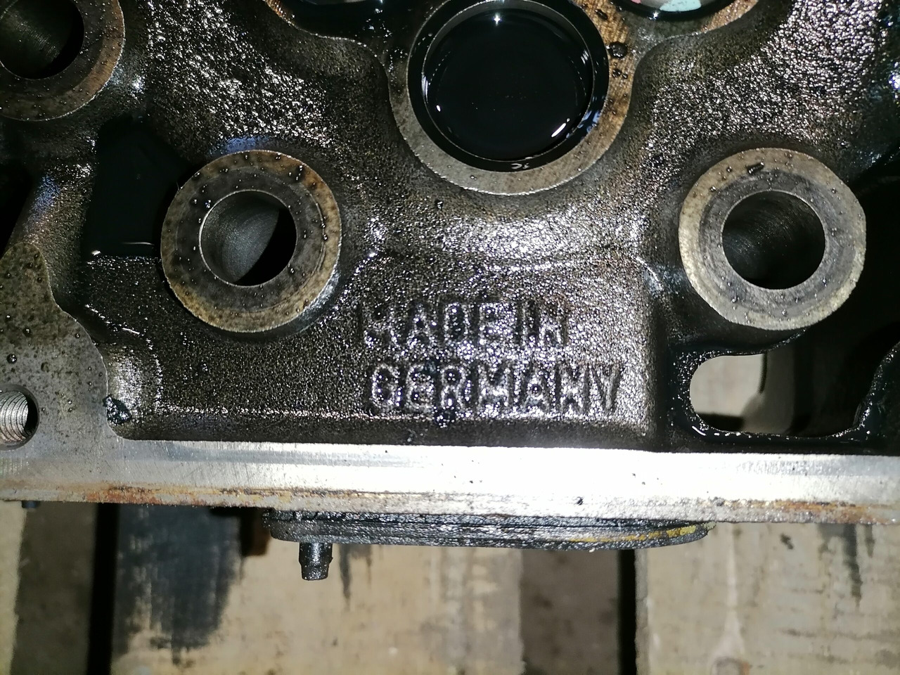 Mercedes-Benz Cylinder head A4710102720 - 실린더 헤드 트럭 용 : 사진 3 Mercedes-Benz Cylinder head A4710102720 - 실린더 헤드 트럭 용 : 사진 3