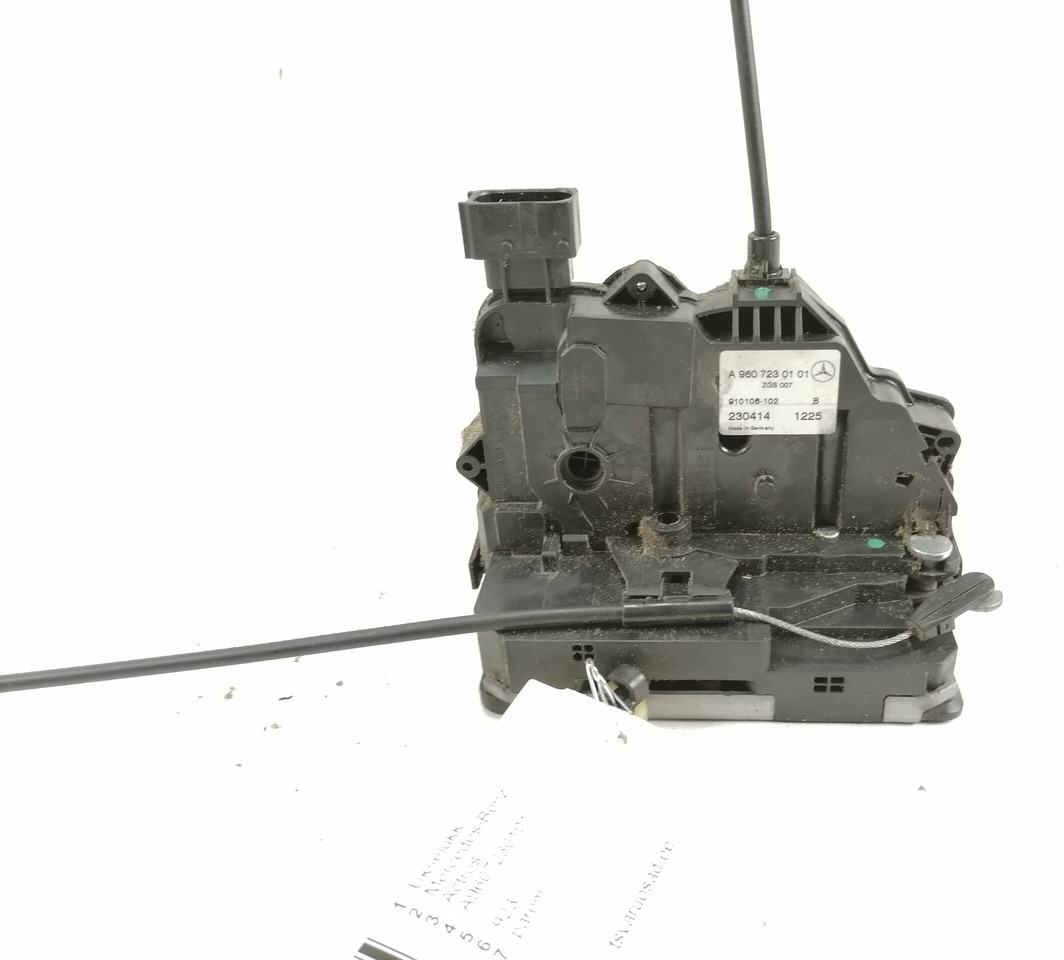 Mercedes-Benz Door lock A9607230101 - 도어 및 부품 트럭 용 : 사진 2 Mercedes-Benz Door lock A9607230101 - 도어 및 부품 트럭 용 : 사진 2