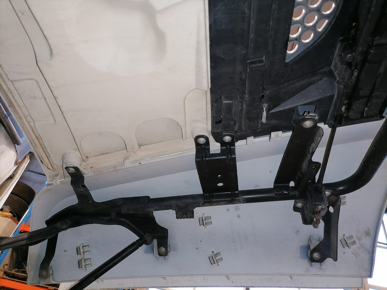 Mercedes-Benz Iluvõre A9607500409 - 그릴 트럭 용 : 사진 4 Mercedes-Benz Iluvõre A9607500409 - 그릴 트럭 용 : 사진 4