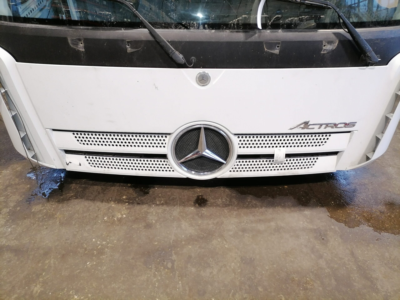 Mercedes-Benz Iluvõre A9607500409 - 그릴 트럭 용 : 사진 1 Mercedes-Benz Iluvõre A9607500409 - 그릴 트럭 용 : 사진 1
