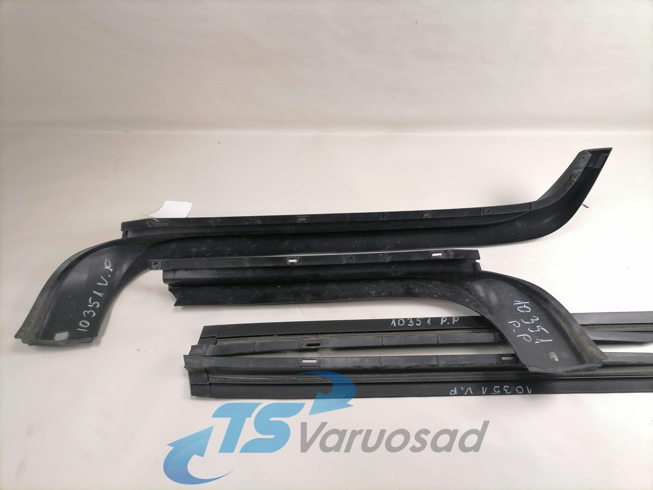 Mercedes-Benz Kabiini plastik A9436980362 - 범용 부품 트럭 용 : 사진 3 Mercedes-Benz Kabiini plastik A9436980362 - 범용 부품 트럭 용 : 사진 3