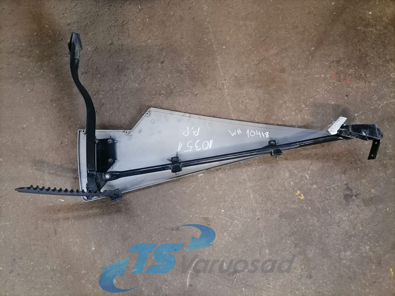 Mercedes-Benz Kabiini tuulesuunaja, ülemine parem A9417903365 - 공기역학/ 스포일러 트럭 용 : 사진 2 Mercedes-Benz Kabiini tuulesuunaja, ülemine parem A9417903365 - 공기역학/ 스포일러 트럭 용 : 사진 2