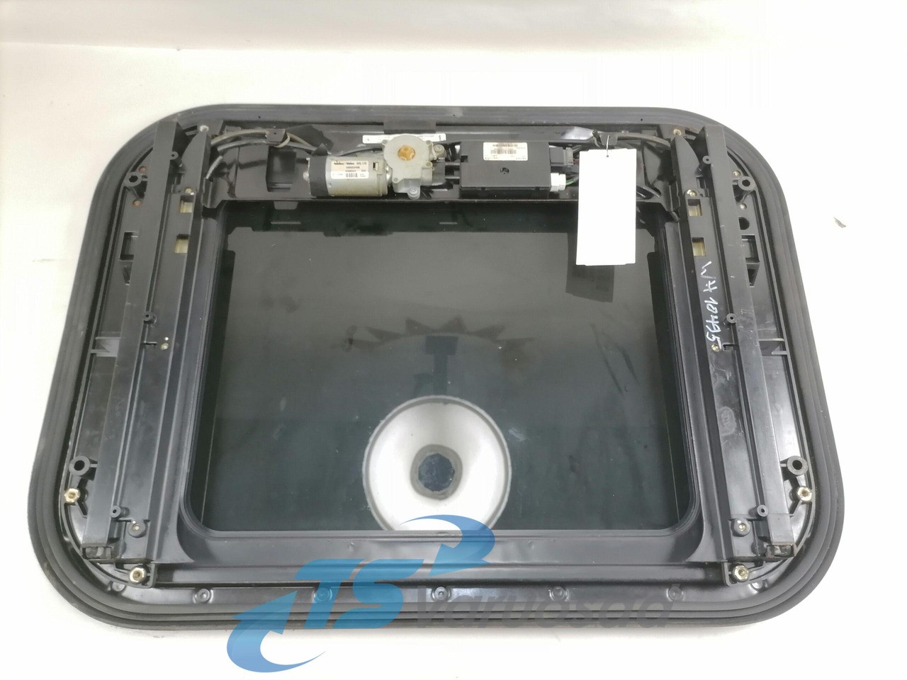 Mercedes-Benz Katuseluuk A9438300342 - 범용 부품 트럭 용 : 사진 2 Mercedes-Benz Katuseluuk A9438300342 - 범용 부품 트럭 용 : 사진 2