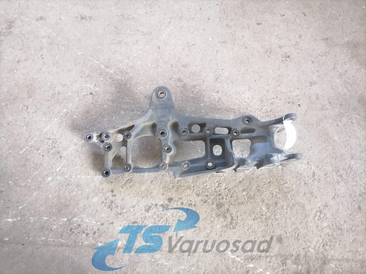 Mercedes-Benz Leaf spring bracket A9303220101 - 서스펜션 트럭 용 : 사진 1 Mercedes-Benz Leaf spring bracket A9303220101 - 서스펜션 트럭 용 : 사진 1