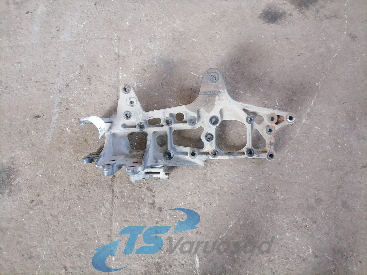 Mercedes-Benz Leaf spring bracket A9303220501 - 서스펜션 트럭 용 : 사진 1 Mercedes-Benz Leaf spring bracket A9303220501 - 서스펜션 트럭 용 : 사진 1