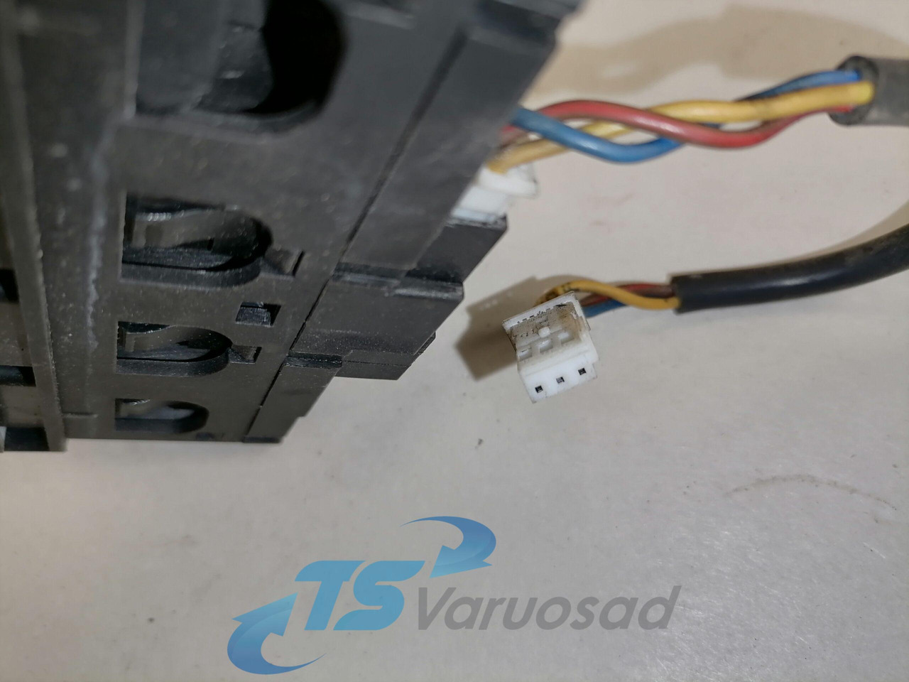 Mercedes-Benz Lülitite moodul 9435400146 - 운전실 트럭 용 : 사진 3 Mercedes-Benz Lülitite moodul 9435400146 - 운전실 트럭 용 : 사진 3