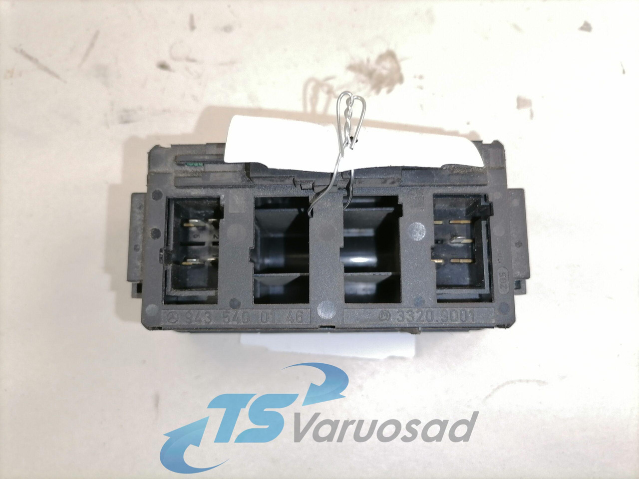 Mercedes-Benz Lülitite moodul 9435400146 - 운전실 트럭 용 : 사진 2 Mercedes-Benz Lülitite moodul 9435400146 - 운전실 트럭 용 : 사진 2