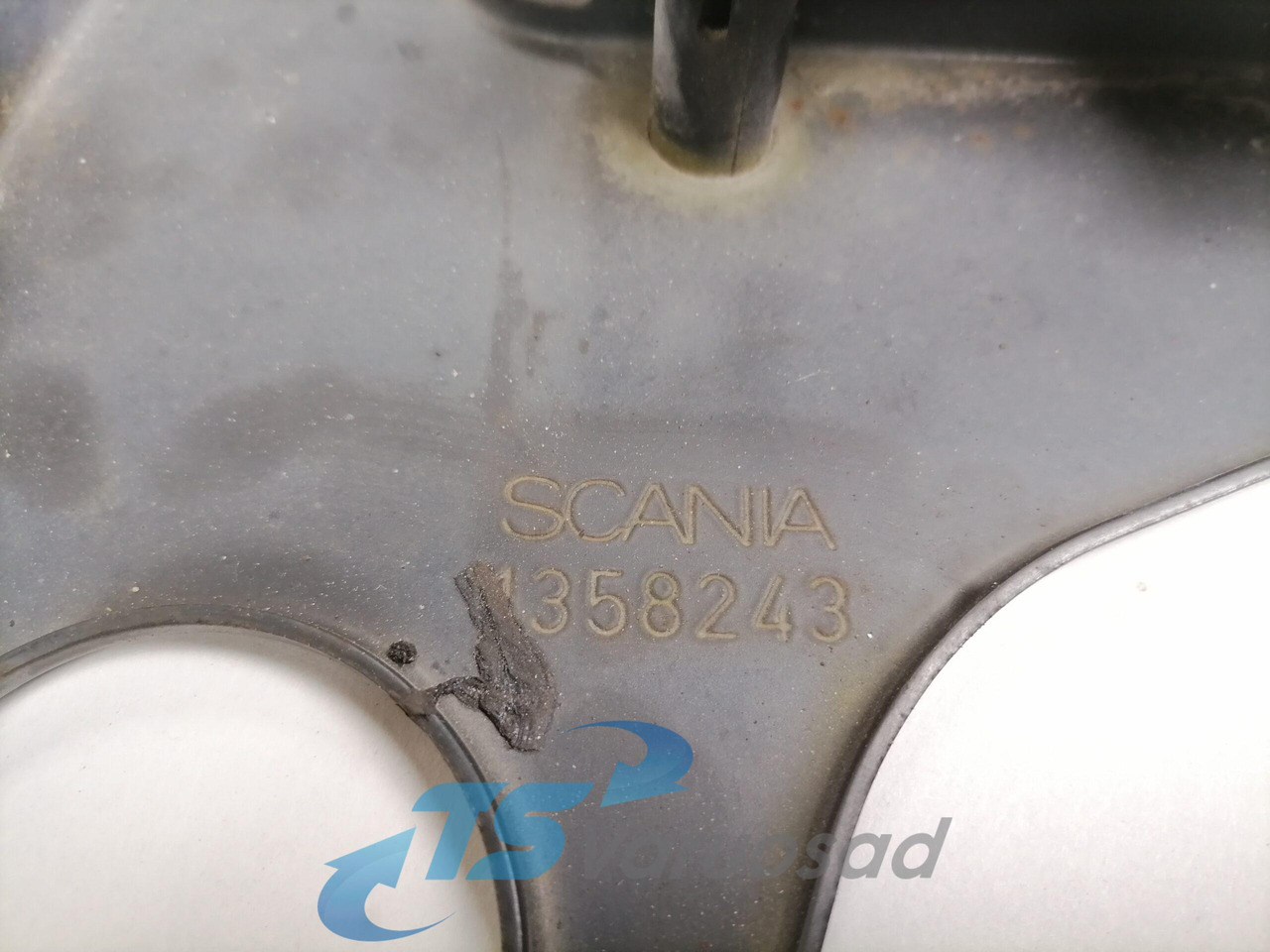 Scania Air deflector bracket 1358243 - 공기역학/ 스포일러 트럭 용 : 사진 4 Scania Air deflector bracket 1358243 - 공기역학/ 스포일러 트럭 용 : 사진 4
