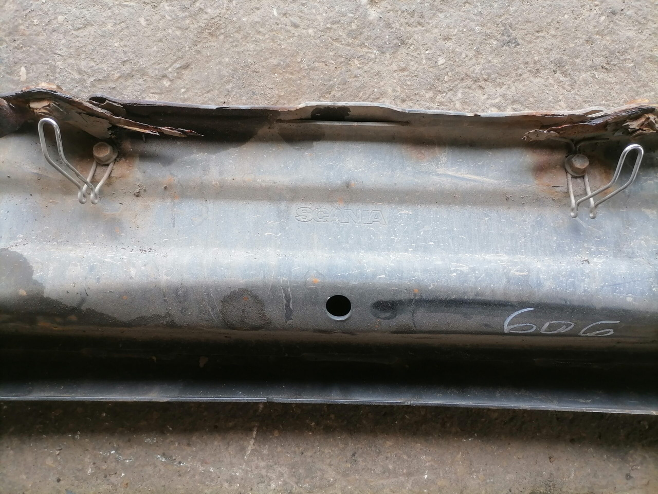 Scania Bumper 1736656 - 범퍼 트럭 용 : 사진 4 Scania Bumper 1736656 - 범퍼 트럭 용 : 사진 4
