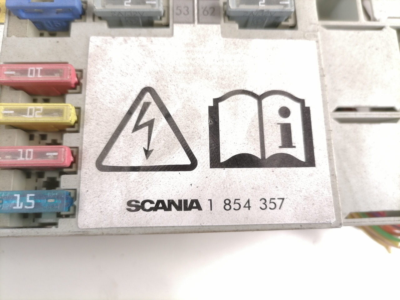 Scania Central electric unit 1854357 - 퓨즈 트럭 용 : 사진 4 Scania Central electric unit 1854357 - 퓨즈 트럭 용 : 사진 4