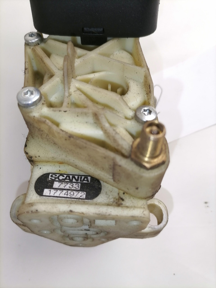 Scania Handbrake control lever 1774972 - 범용 부품 트럭 용 : 사진 4 Scania Handbrake control lever 1774972 - 범용 부품 트럭 용 : 사진 4