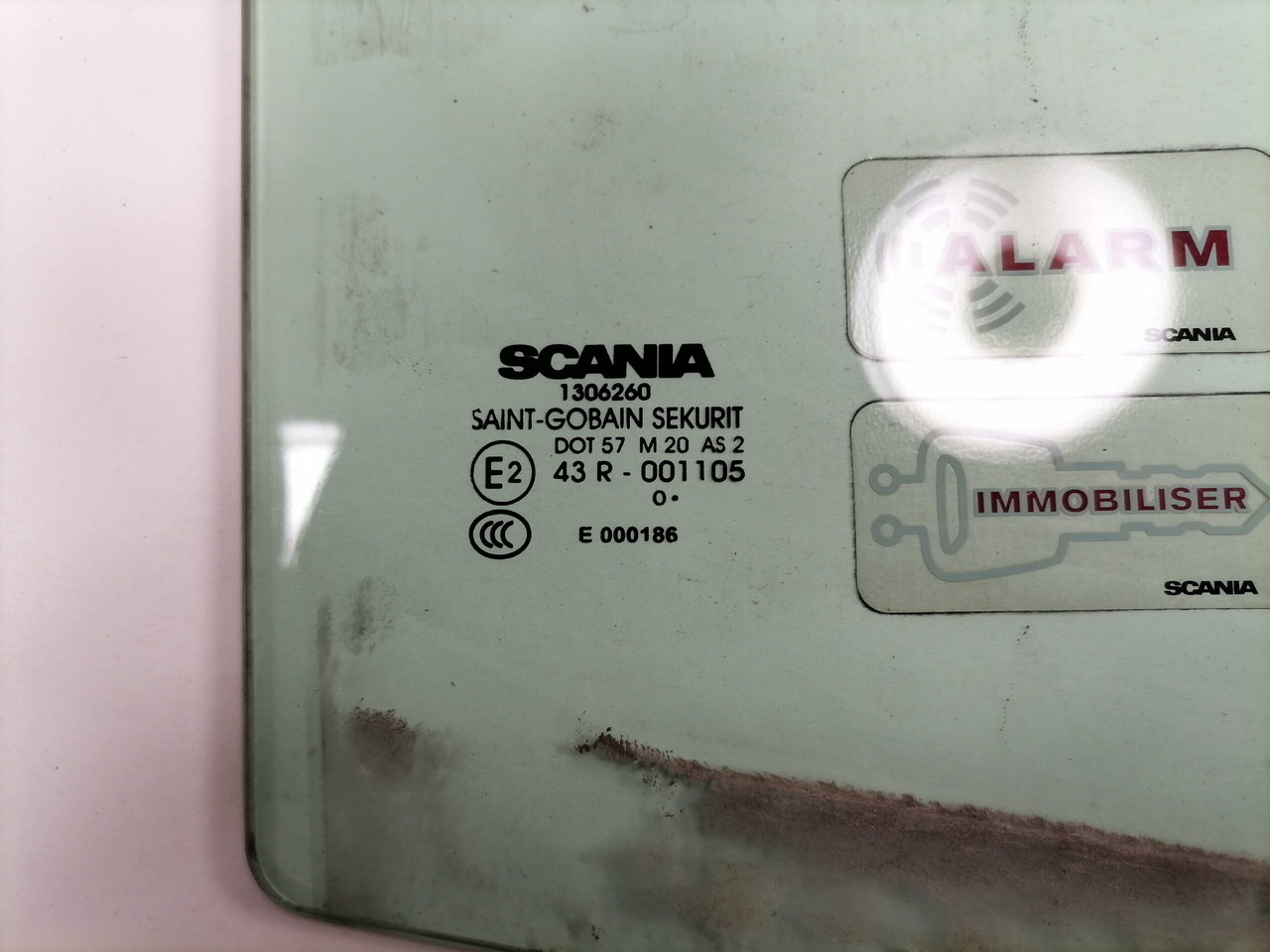 Scania Küljeklaas, parem 1306260 - 창문 및 부품 트럭 용 : 사진 2 Scania Küljeklaas, parem 1306260 - 창문 및 부품 트럭 용 : 사진 2