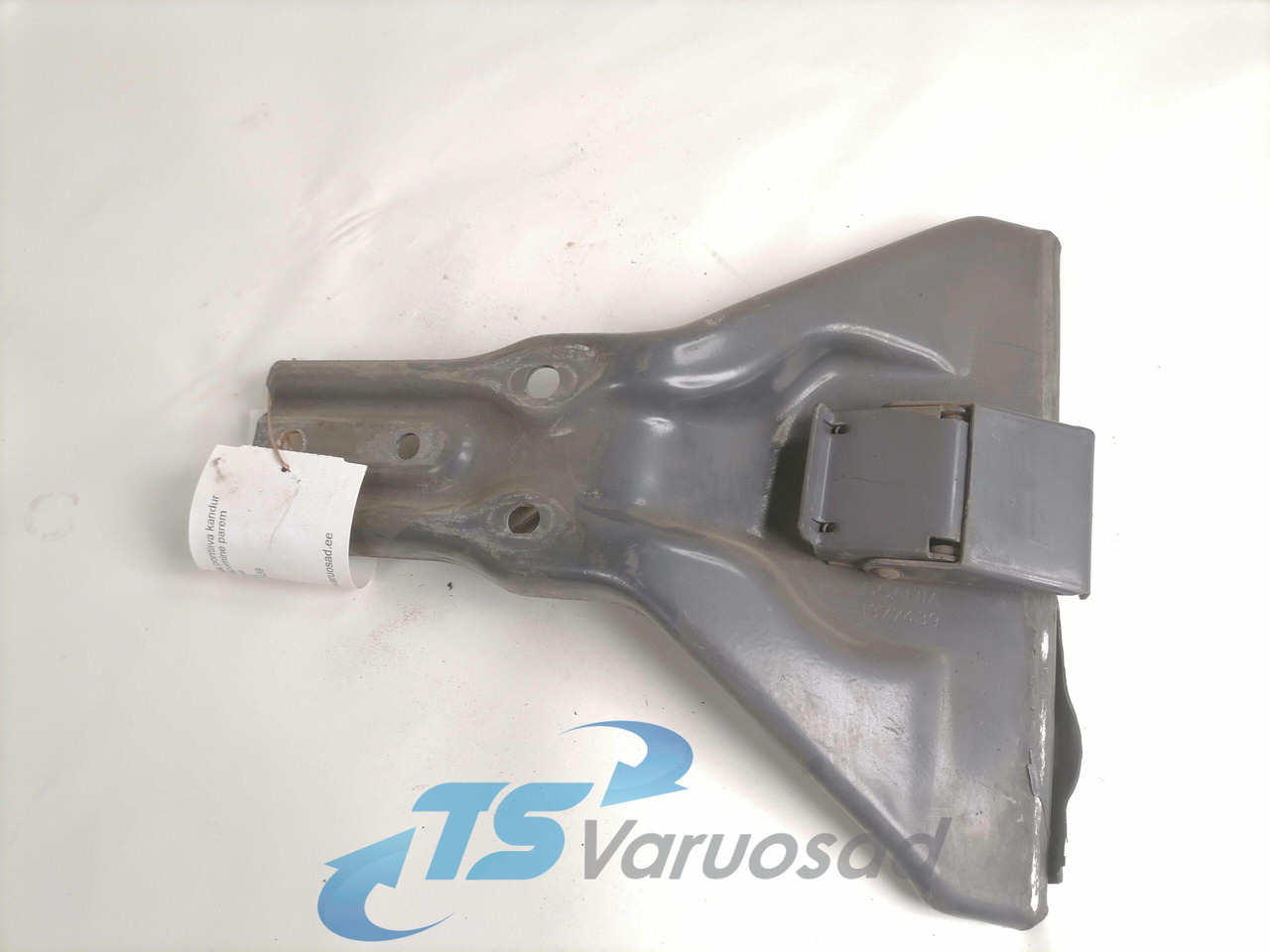 Scania Mudguard bracket 1377439 - 범용 부품 트럭 용 : 사진 1 Scania Mudguard bracket 1377439 - 범용 부품 트럭 용 : 사진 1