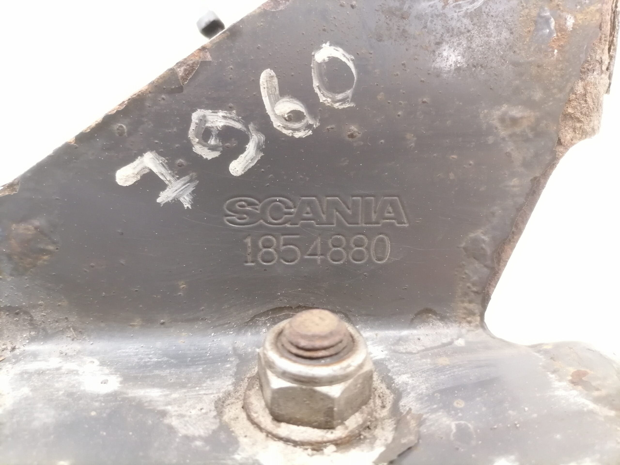 Scania Mudguard bracket 1854879 - 범용 부품 트럭 용 : 사진 3 Scania Mudguard bracket 1854879 - 범용 부품 트럭 용 : 사진 3