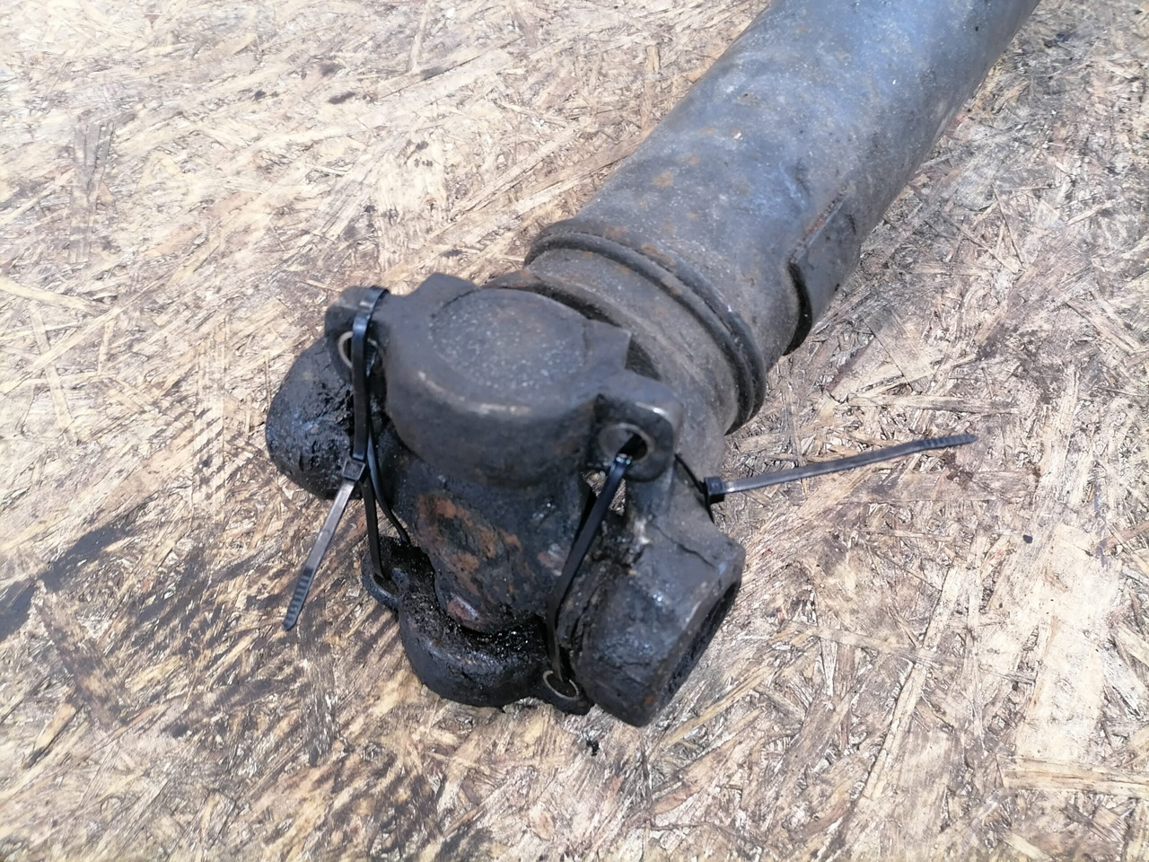 Scania Propeller shaft 1758402 - 프로펠러 샤프트 트럭 용 : 사진 5 Scania Propeller shaft 1758402 - 프로펠러 샤프트 트럭 용 : 사진 5