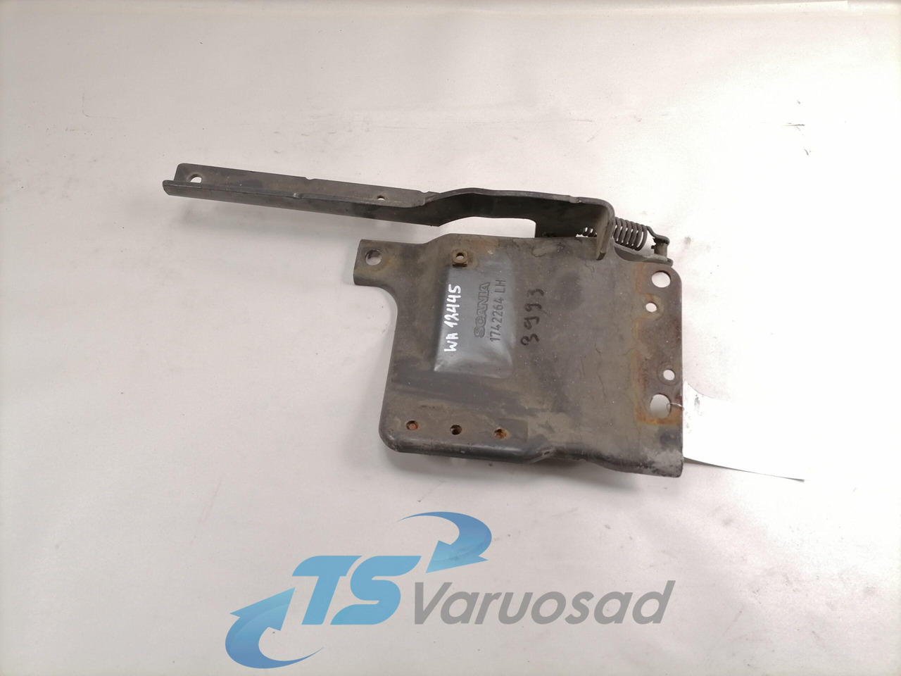 Scania lower grille carrier hinge 1742264 - 그릴 트럭 용 : 사진 1 Scania lower grille carrier hinge 1742264 - 그릴 트럭 용 : 사진 1