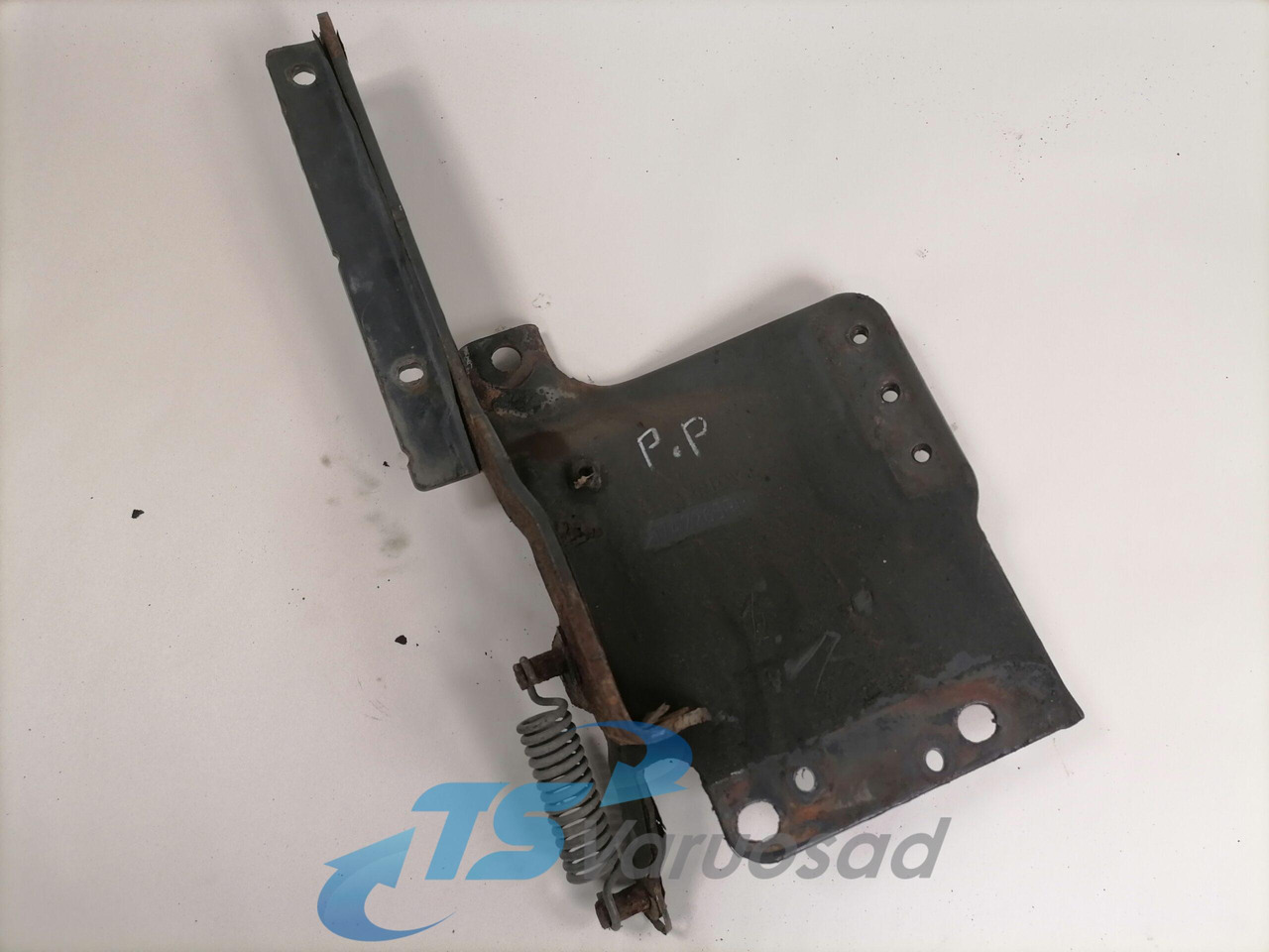 Scania lower grille carrier hinge 1742265 - 그릴 트럭 용 : 사진 1 Scania lower grille carrier hinge 1742265 - 그릴 트럭 용 : 사진 1
