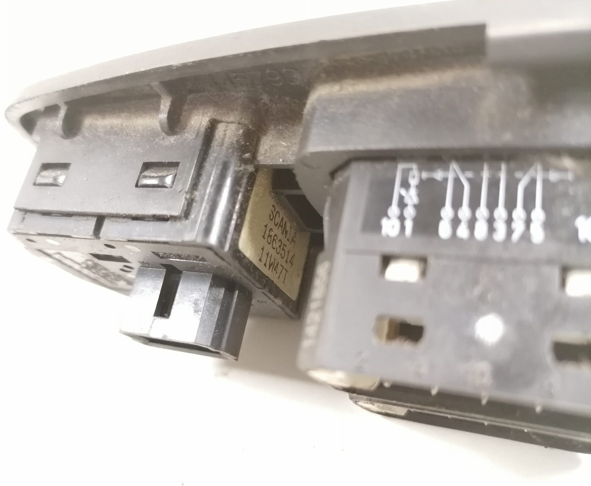 Scania switch 1863514 - 운전실 트럭 용 : 사진 4 Scania switch 1863514 - 운전실 트럭 용 : 사진 4